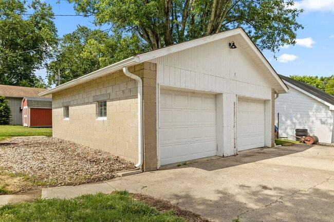 3934 W Rd 100 N
