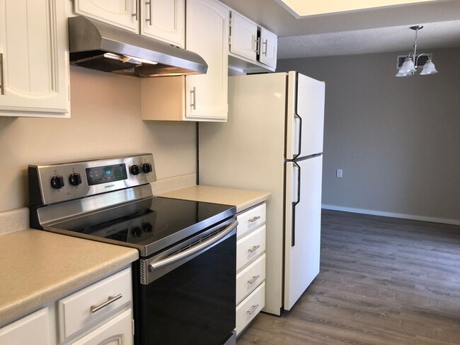 Photo - Perfect & Newly Updated Long Term (12 mont...