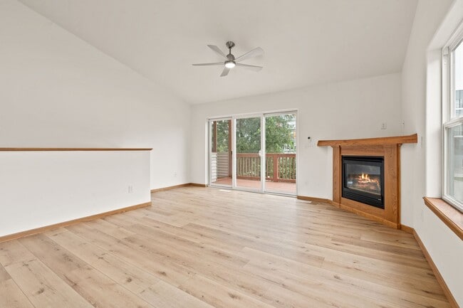 Building Photo - 13-13 Redtail Ct Unit 13