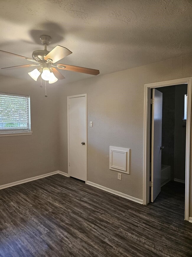 Photo - 2 Ollerton Ln