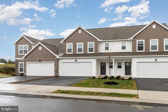 Building Photo - 7870 Briarwood Dr