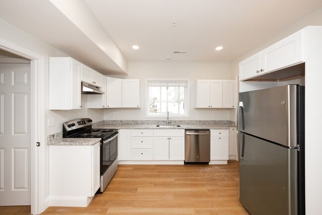 Photo - 99 June St Unidad 3