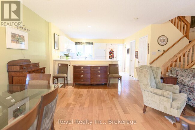 Photo - 145 Fairway Crescent