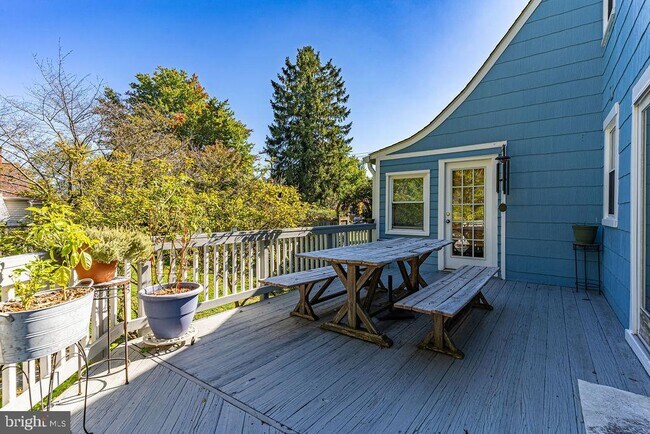 Photo - 2828 Memorial St