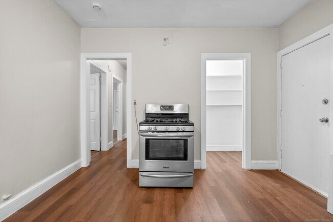 Building Photo - 9 Rockville St Rental