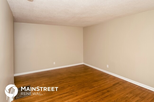 Photo - 448 Sunhill Rd NW