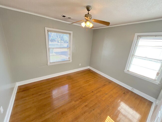 Photo - 1323 Victor Dr