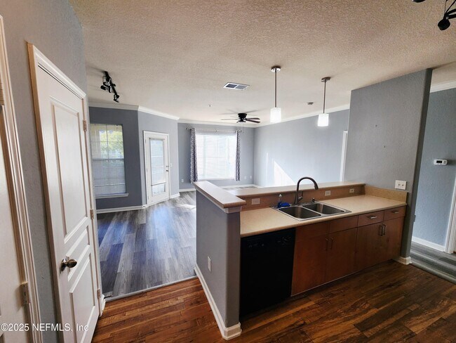 Photo - 8290 Gate Pkwy W Unidad 1318