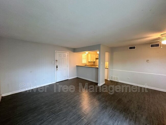 Photo - 4820 Wellesley Ave Unit B