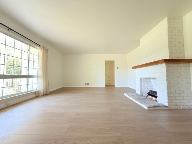 Photo - 8821 Aqueduct Ave