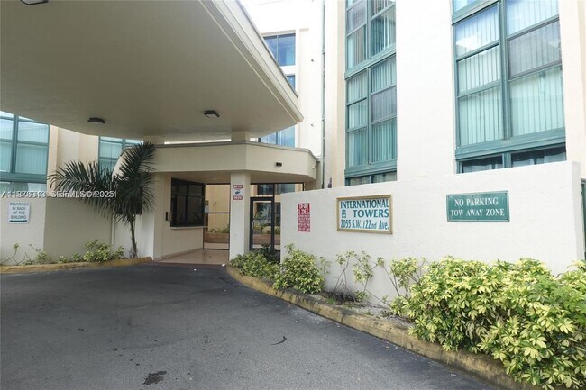 Photo - 2055 SW 122nd Ave Unit 305