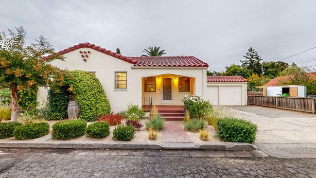 Building Photo - PURE Property Management -  Charming 2BR/1...