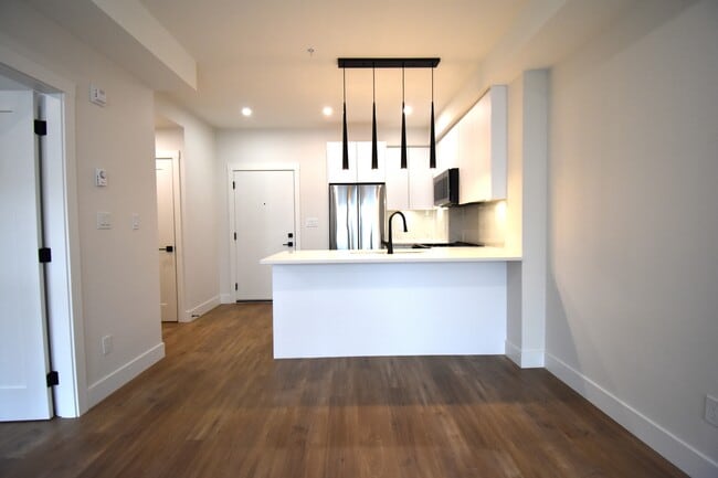 Photo - 185-175A 175a St