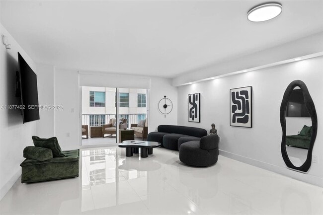Building Photo - 1200 Brickell Bay Dr Unit 2812
