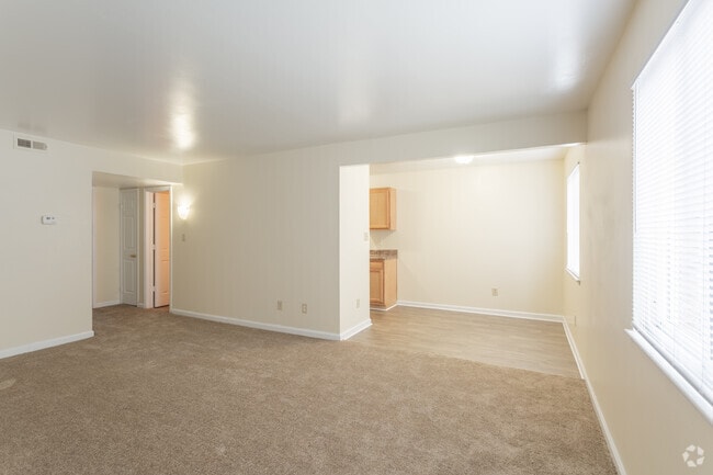 2BR,1BA,-732 SF