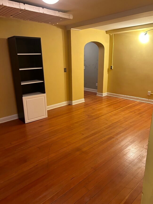 Photo - 2300 Girard Ave S Unidad #001 Rental