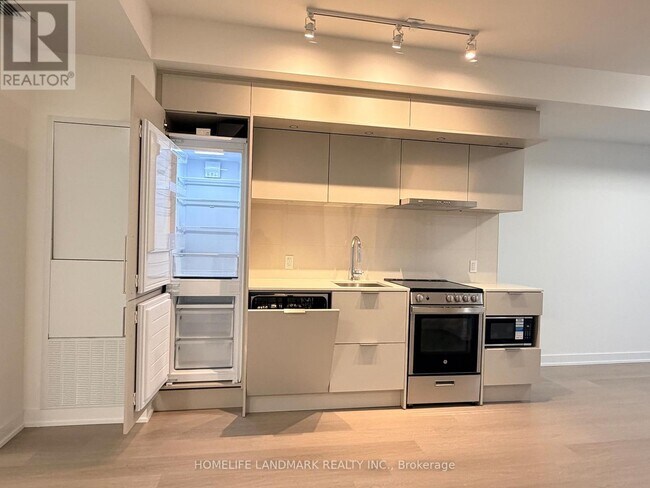 Photo - 448 Burnhamthorpe Rd W Unité 905