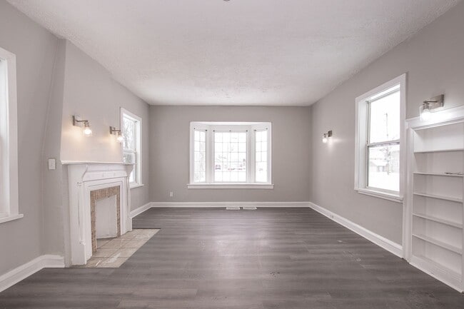 Photo - NEWLY RENOVATED! - 3 BED, 1.5 BATH BEAUTIFUL SINGLE- FAMILY HOME.