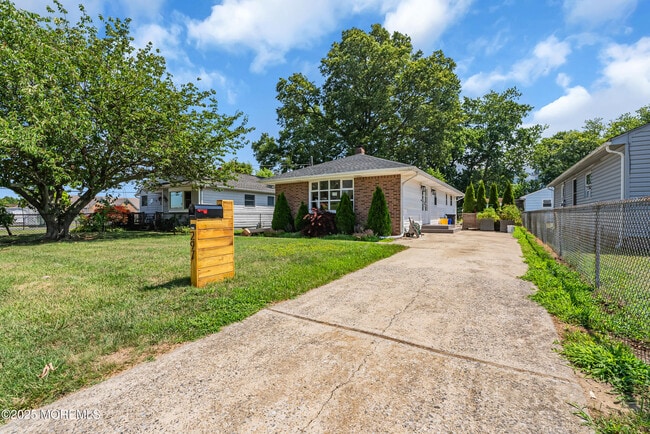 Photo - 297 Hearn Ave