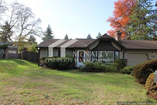 Building Photo - Updated One-Story 2-Bedroom Duplex with Garage and Yard