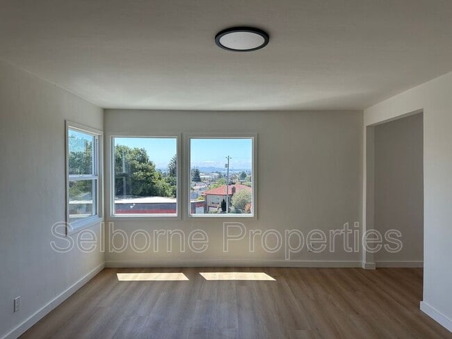 Photo - 369 Colusa Ave
