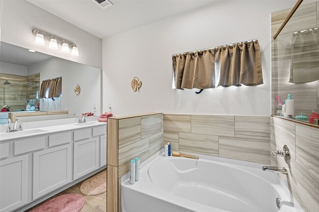 Building Photo - 9977 Tammy Ln