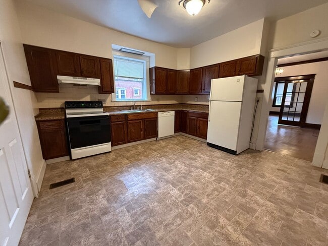 Photo - 1612 Quarrier St Unidad Downstairs