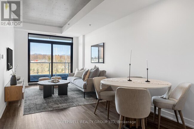 Photo - 1360 Carling Ave