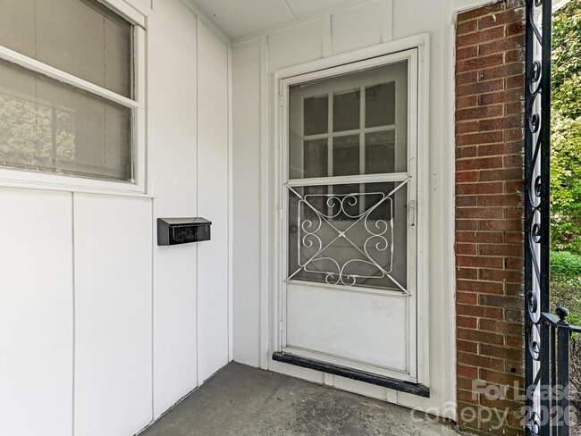 Photo - 2909 Southwest Blvd