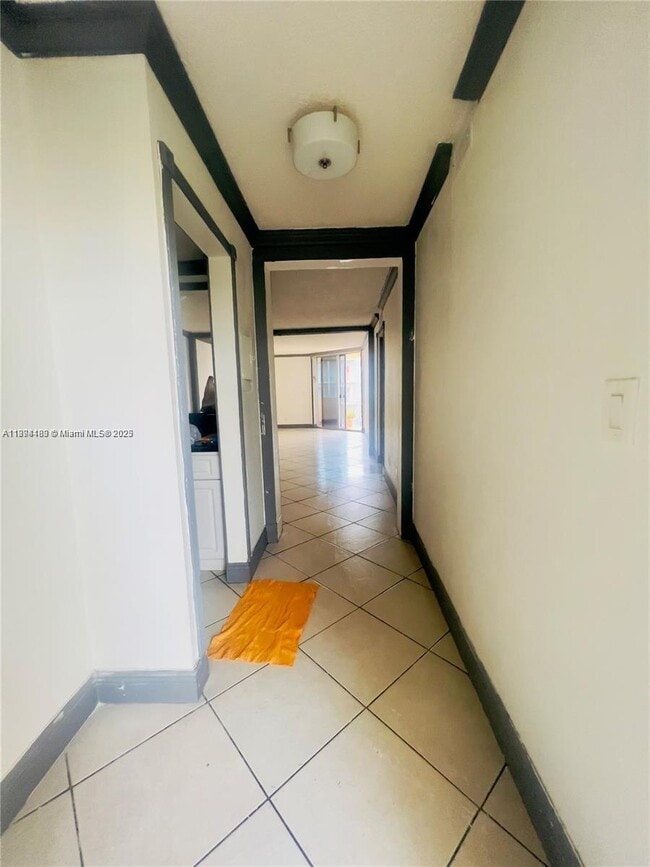 Building Photo - 1750 W 46th St Unit 435