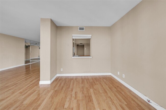 Photo - 1000 Parkview Dr Unit 925(Available now)