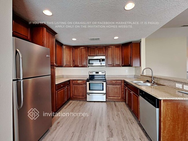 Photo - 462 NW Riverside Dr
