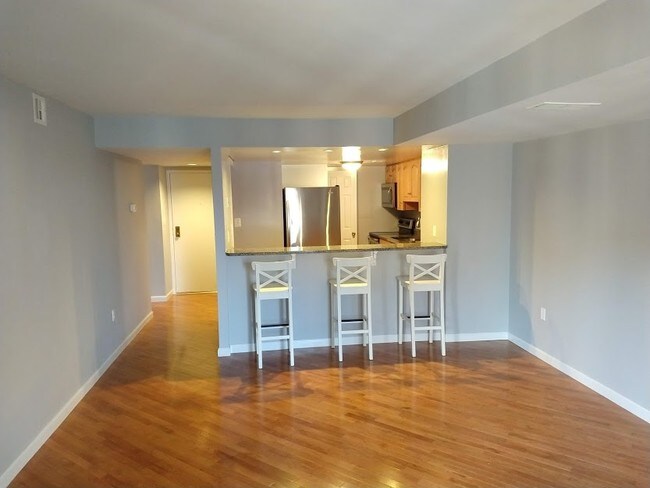 Kitchen Bar - 1600 Prince St Unidad 305 1600 Prince Street