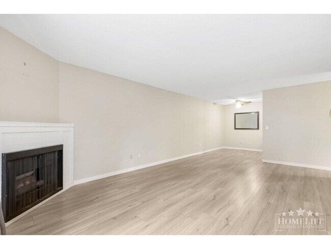 Photo - 9682-9134 134 St Unit 118