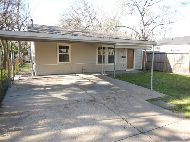 Building Photo - 4218 Buck St Rental