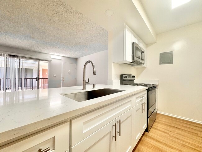 Building Photo - 17821 Sherman Way Unit 14 Rental