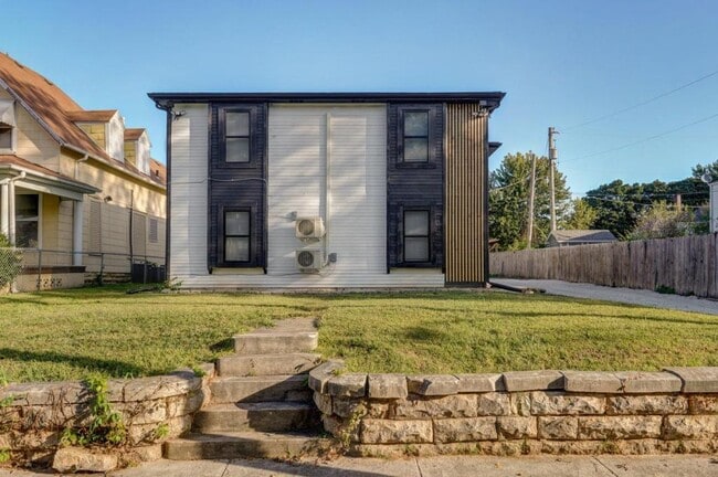 Photo - 301 W State St