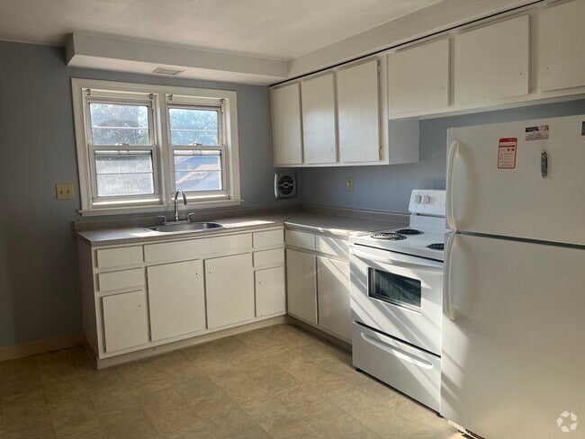 Building Photo - 338 Park Ave Unit B Rental