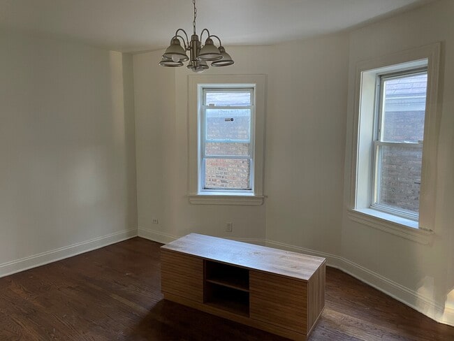 Photo - 4555 W Wellington Ave Unidad 1