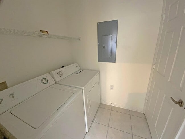 Photo - 1603 Prestwick Pl