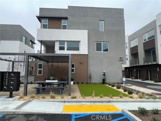 Photo - 691 S Lyon St