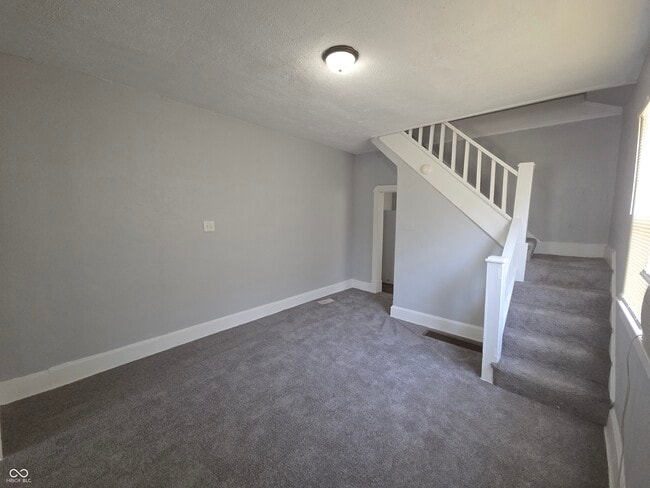516 W 28th St