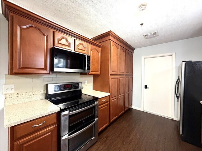 Photo - 1806 Airline Dr