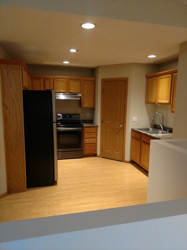 Photo - 821 Creekside Cir