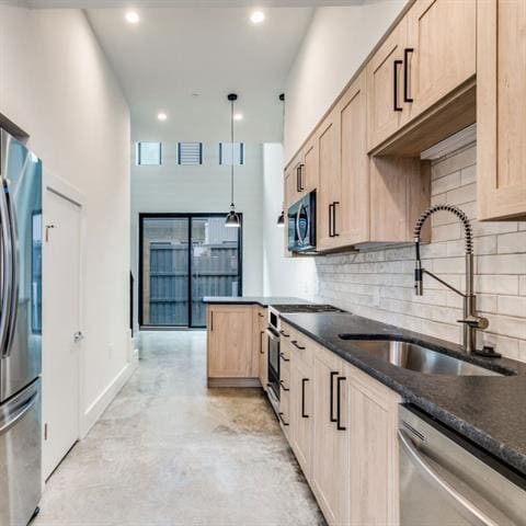 4306 Deere St