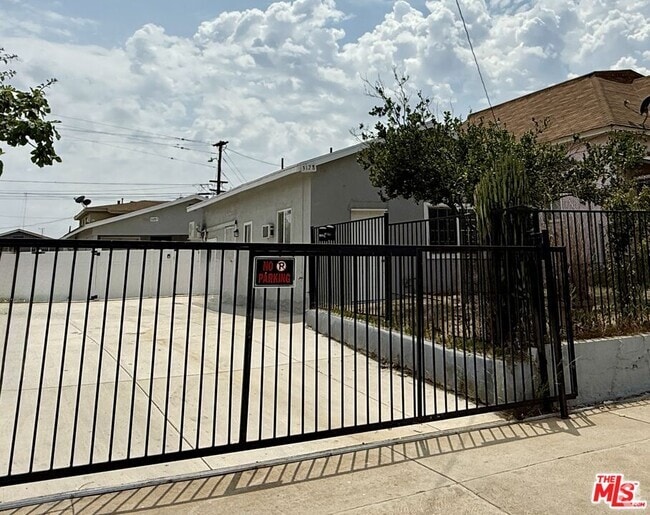 Building Photo - 3128 1st St Rental