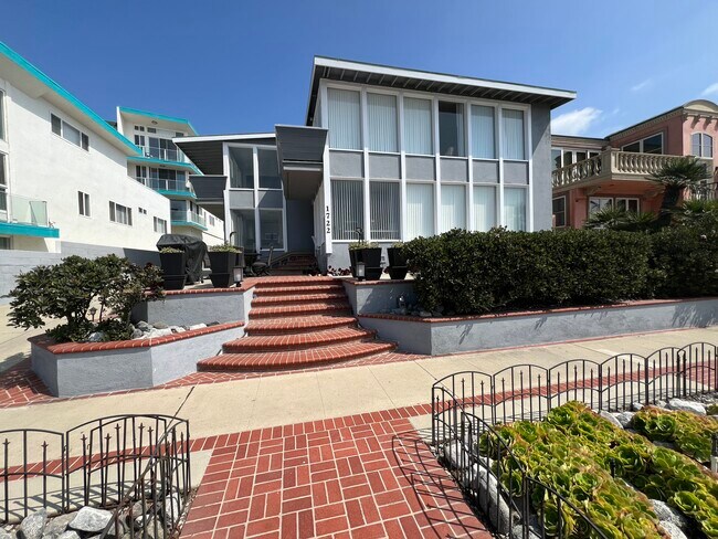 Photo - 1722 Esplanade