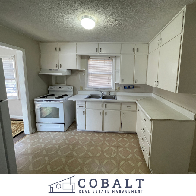 Building Photo - 4 bedroom Home Near Campus! Preleasing for...