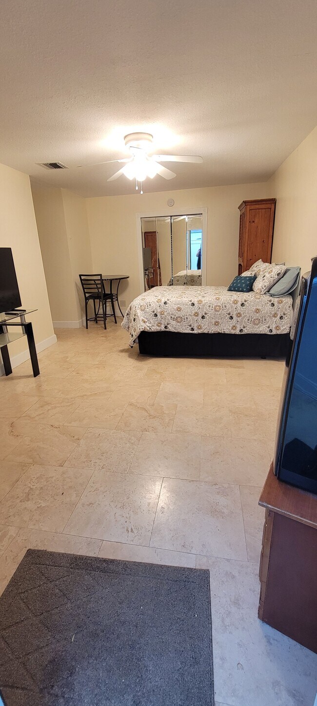 Gran eficiencia. - 9070 Kimberly Blvd Unidad 1