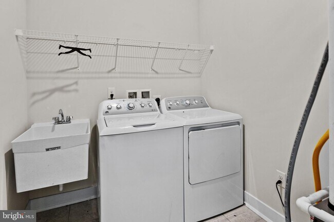 Photo - 100 Waterside Mews